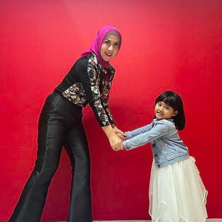 <p>Kehadiran Vania Athabina tampak istimewa dan membuat hidup Venna Melinda berubah, Bunda. Ada warna baru dalam hidupnya yang sebelumnya tak terbayangkan. (Foto: Instagram @vaniaathabina24)</p>