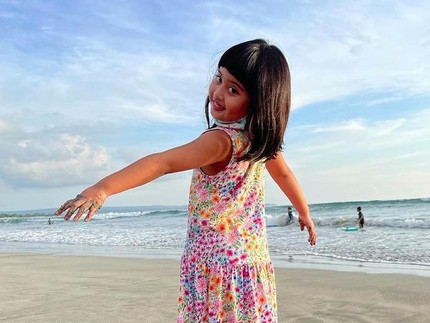 Dulu Ditemukan di Masjid, Ini 5 Potret Vania Athabina Anak Angkat Venna Melinda