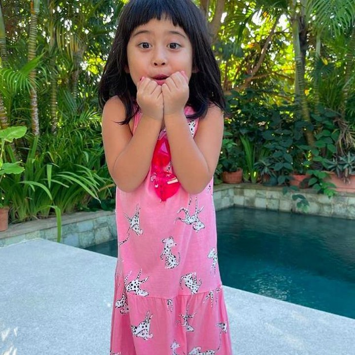 <p>Vania Athabina tumbuh menjadi gadis kecil yang menggemaskan. Ia sangat suka berpose di depan  kamera, Bunda. Vania bahkan memiliki akun Instagram lho. (Foto: Instagram @vaniaathabina24)</p>
