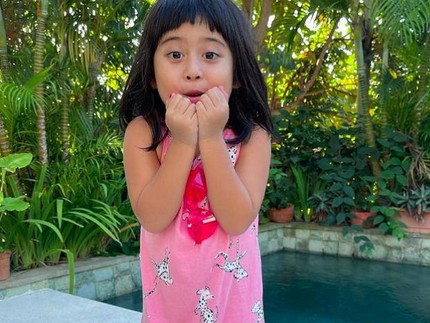 7 Potret Gemas Vania, Anak Angkat Venna Melinda yang Dulu Ditemukan di Masjid