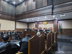 Hakim Cecar Hubungan Saksi dengan AKP Robin: Jangan Ditutup-tutupi!