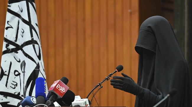 Petinggi Taliban menyatakan untuk saat ini hanya boleh mengizinkan perempuan Afghanistan bekerja sebagai pembersih toilet.