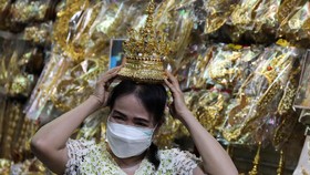 FOTO: Hias Kepala Thailand yang Tren karena Lisa BLACKPINK