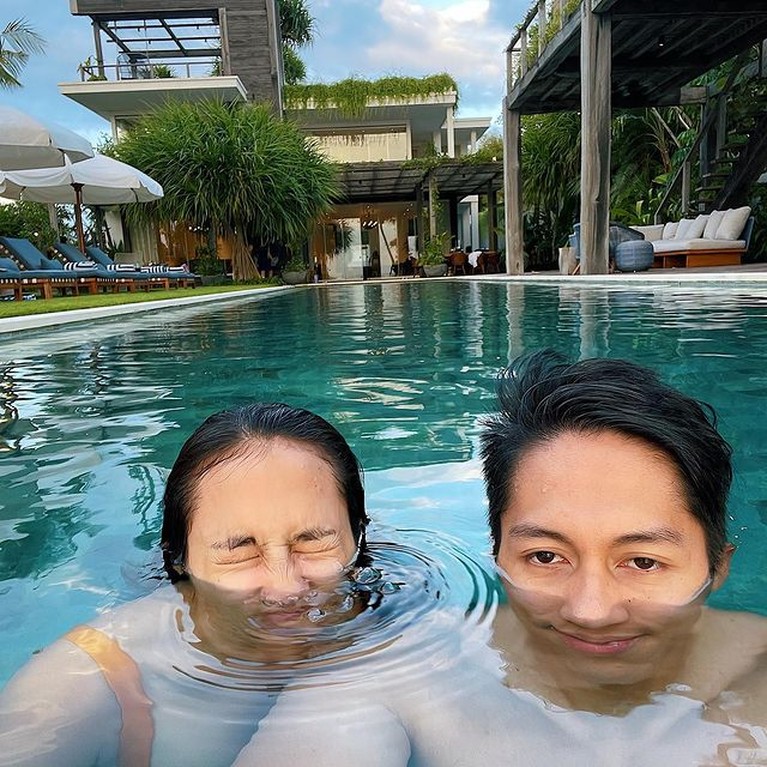 Foto Mesra Pevita Pearce dan Arsyah Rasyid Saat Liburan di Bali Pevita Pearce dan sang kekasih Arsyah Rasyid semakin mesra saat liburan di Bali. Yuk kita intip kemesraan mereka!