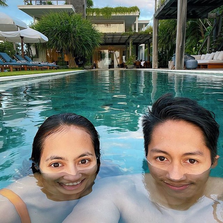 Foto Mesra Pevita Pearce dan Arsyah Rasyid Saat Liburan di Bali Pevita Pearce dan sang kekasih Arsyah Rasyid semakin mesra saat liburan di Bali. Yuk kita intip kemesraan mereka!