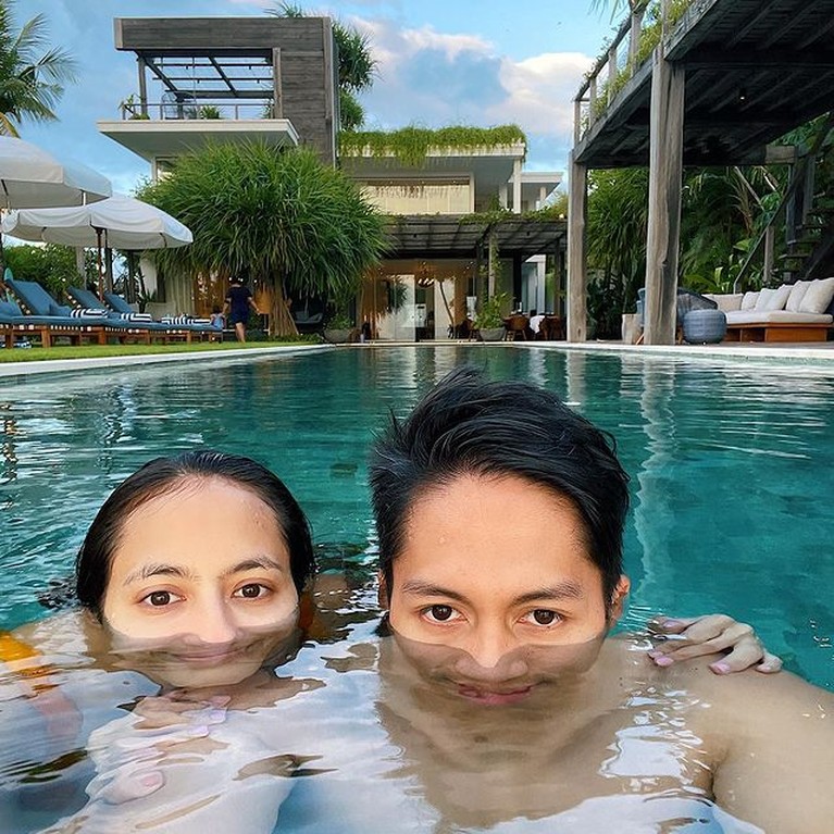 Foto Mesra Pevita Pearce dan Arsyah Rasyid Saat Liburan di Bali Pevita Pearce dan sang kekasih Arsyah Rasyid semakin mesra saat liburan di Bali. Yuk kita intip kemesraan mereka!