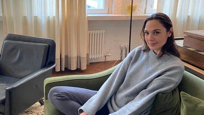 5 Artis Cantik Tetap Syuting saat Hamil, Gal Gadot hingga Scarlett Johansson