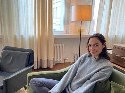 5 Artis Cantik Tetap Syuting saat Hamil, Gal Gadot hingga Scarlett Johansson