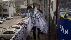 FOTO: Cerita Pedagang Bendera Saksi Pergantian Rezim Taliban
