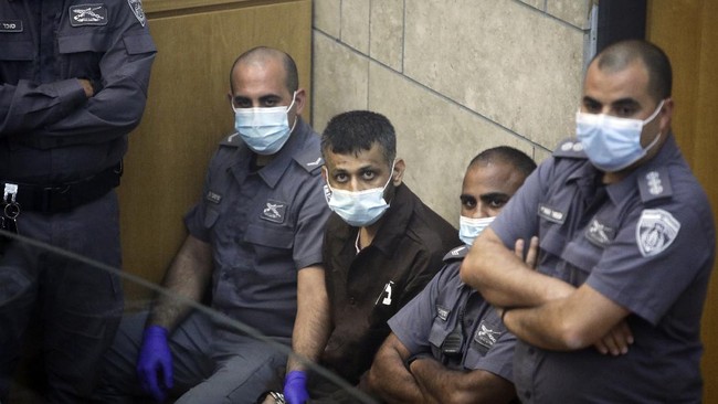 FOTO: Israel Bekuk Tahanan Palestina yang Kabur