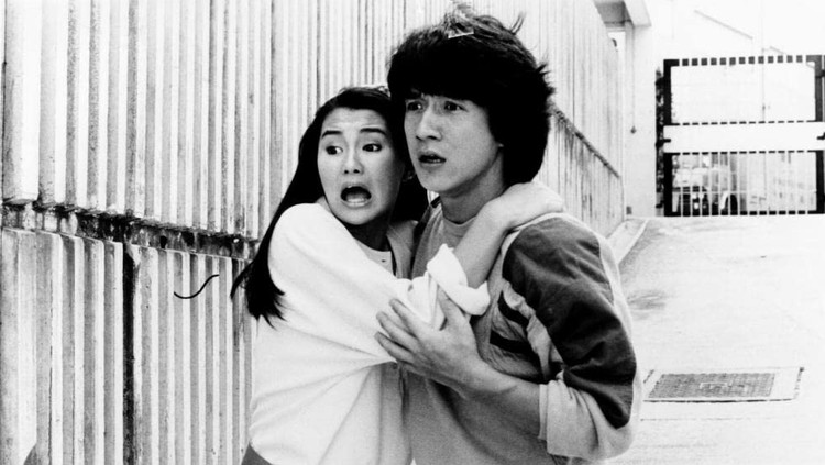 Penampilan Maggie Cheung dan Jackie Chan di Police Story (1985).