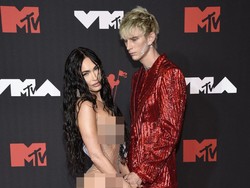Gaya Perdana Megan Fox dan Machine Gun Kelly di Red Carpet Setelah Lamaran
