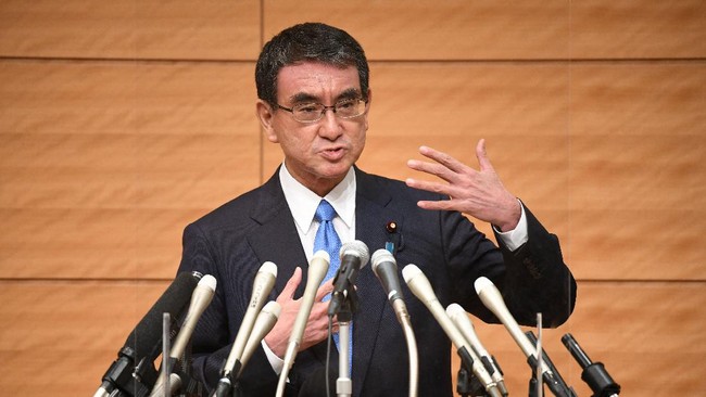 Taro kono saat ini menjabat sebagai Menteri Reformasi Administratif Jepang dan pernah menjabat sebagai Menhan era PM Shinzo Abe.