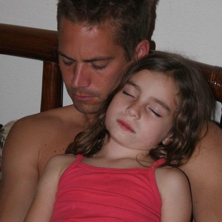 <p>Sewaktu kecil, Meadow sangat lengket dengan sang ayah. Paul Walker begitu menyayangi putri kecilnya yang kini menjadi model cantik. (Foto: Instagram @meadowwalker)</p>