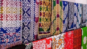 Mengenal Beda Songket Malaysia dan Indonesia