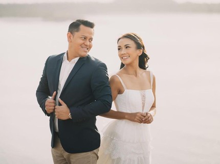 7 Potret Prewedding Dadakan Melanie Putria & Calon Suami, Bergaun Putih di Atas Bukit