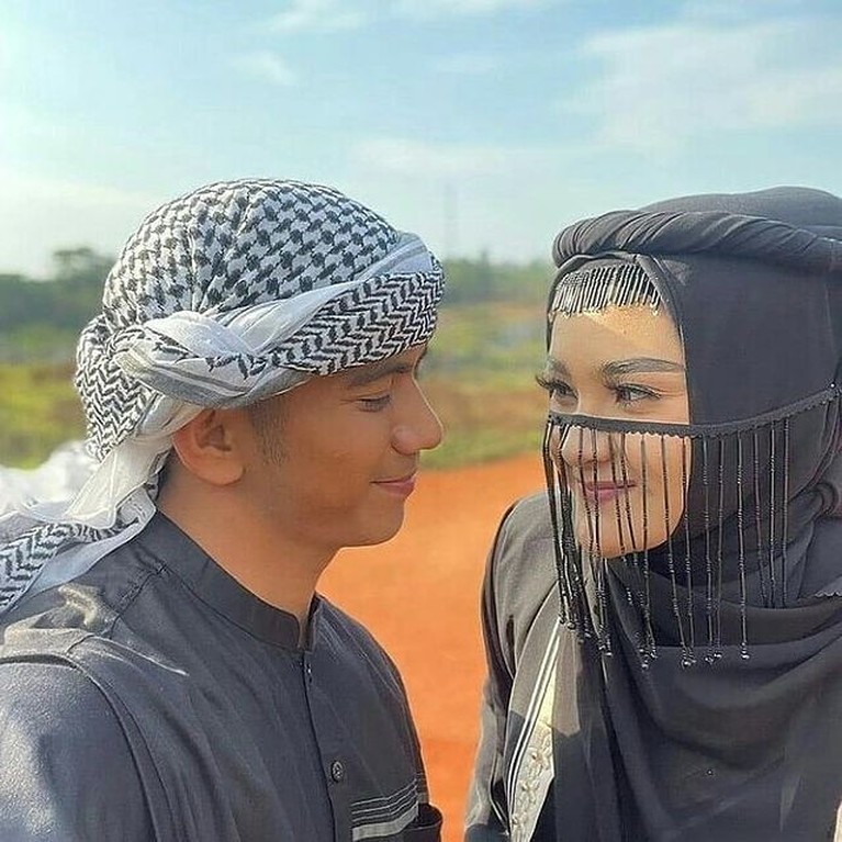 Prewedding Ridho DA dan Syifa Calon Istri dengan Berbagai Tema dan Adat Ridho DA dan Syifa calon istrinya melakukan sesi pemotretan untuk prewedding dengan berbagai tema dan adat. Yuk intip!
