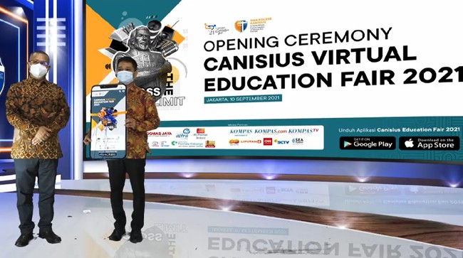 SMA Kolese Kanisius Jakarta menggelar Education Fair ke-21 dengan tema 'Cross The Limit', agar semangat siswa tak kendur menyambut masa depan di kala pandemi.