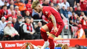Elliott Beri Jersey ke Pasien Satu Kamar Usai Patah Kaki