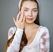Stop Percaya Mitos Skincare! Ini 5 Fakta Keliru yang Harus Kamu Tahu