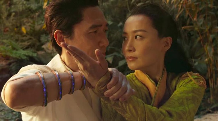 Tony Leung dan Fala Chen di Shang-Chi Tony Leung dan Fala Chen di Shang-Chi