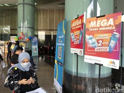 Jauh-jauh dari Bandung Demi Dapat Vaksin Pfizer di Menara Bank Mega