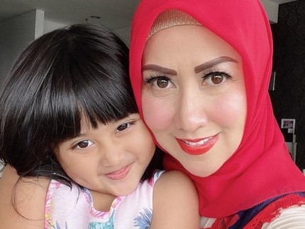 Ungkapan Manis Vania Anak Sambung Venna Melinda: Mama Cepat Sembuh Ya