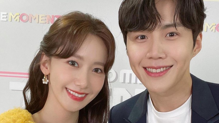 YoonA dan Kim Seon Ho Dikonfirmasi Bintangi Film '2 O'Clock Date' YoonA dan Kim Seon Ho Dikonfirmasi Bintangi Film '2 O'Clock Date'