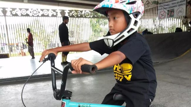 Skater dan Atlet BMX di Arena Skatepark Gumul