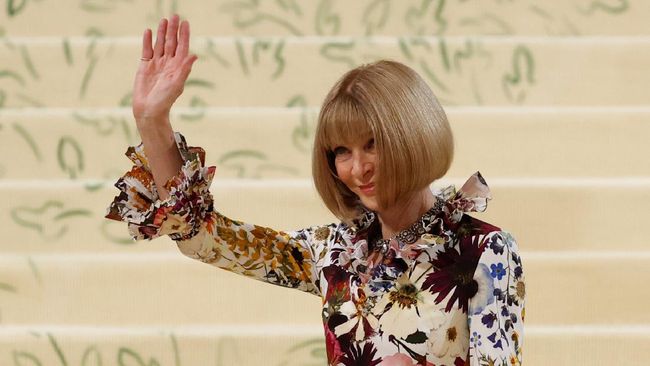 Editor Vogue Anna Wintour memilih tampil tanpa kacamata hitam ikonisnya di Met Gala 2021 yang digelar di New York, Amerika Serikat, Senin (13/9) waktu setempat.