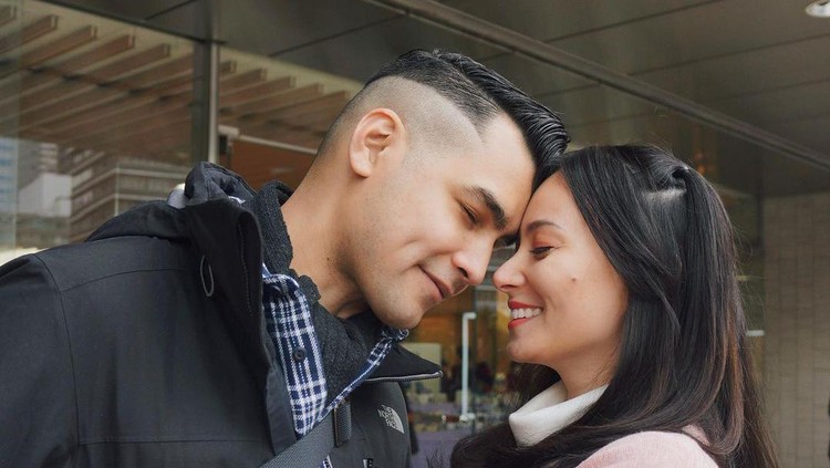 Asmirandah dan Jonas Rivanno