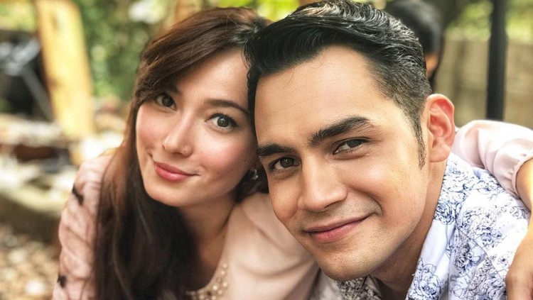 Asmirandah dan Jonas Rivanno Asmirandah dan Jonas Rivanno