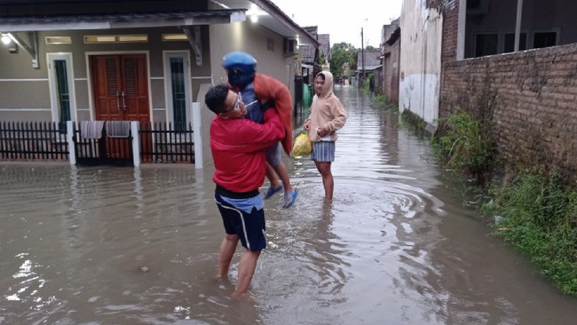Hujan sejak Senin (13/9) malam memicu banjir dan menyebabkan permukiman warga tergenang di wilayah Kecamatan Rangkasbitung, Kabupaten Lebak, Provinsi Banten.