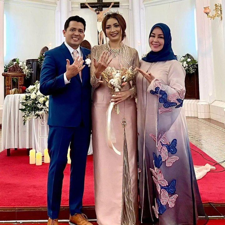 <p>Catra mengungkap bahwa dari kecil dirinya beragama Katolik, Bunda. Ia bahkan sudah dibaptis sejak duduk di bangku sekolah dasar, lho. (Foto: Instagram @minatiatmanagara)</p>