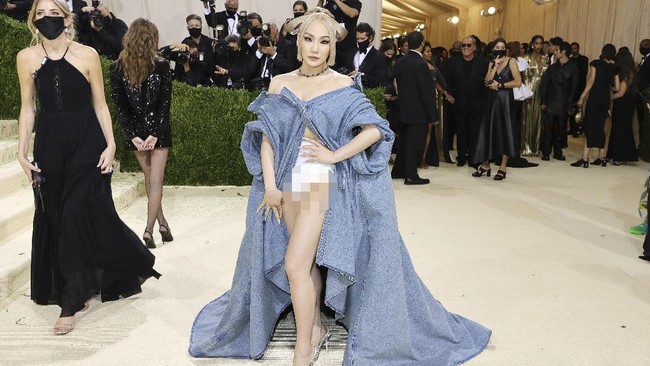 FOTO: 7 Selebriti Terseksi di Met Gala 2021