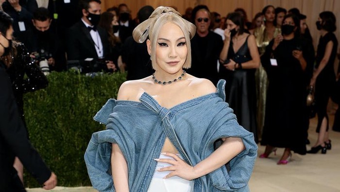 Adu Gaya Selebriti Korea yang Hadir di Met Gala, Siapa Paling Fashionable?