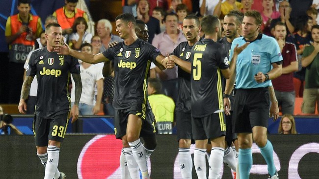 Cristiano Ronaldo memiliki pengalaman buruk dalam debut Liga Champions bersama klub baru, yaitu ketika dikartu merah saat berkostum Juventus.