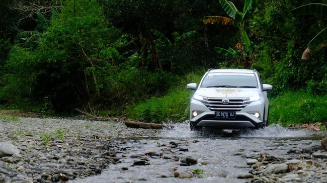 Daihatsu dikabarkan akan meluncurkan Terios facelift besok.