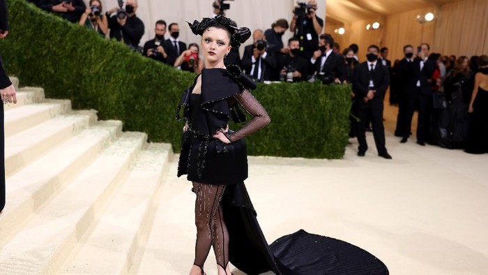 8 Gaya Makeup dan Rambut Terbaik di Met Gala 2021! Dari yang Glamor Sampai Futuristik, Penasaran?