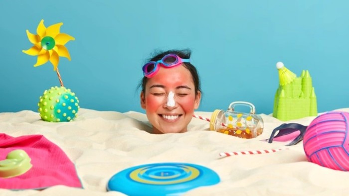 3 Sunscreen Stick Lokal dengan SPF 50, Praktis untuk Reapply dan Cocok untuk Segala Jenis Kulit Wajah!