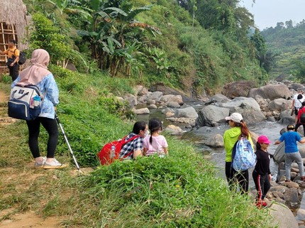 Serunya Hiking Bersama Anak di Sentul, Simak 4 Manfaatnya Bun