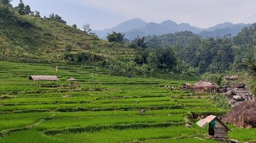 BANGUN KEAKRABAN KELUARGA 