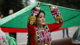 Protes Taliban, Perempuan Afghanistan Ramai Foto Tanpa Hijab