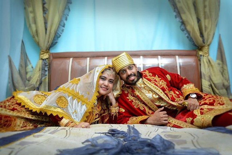 Kehidupan Bahagia Eks Pramugari RI Setelah Menikah dengan Pria India Mila Indah adalah seorang mantan pramugari asal Indonesia yang dinikahi oleh pria India. Yuk intip potret harmonis pernikahannya!