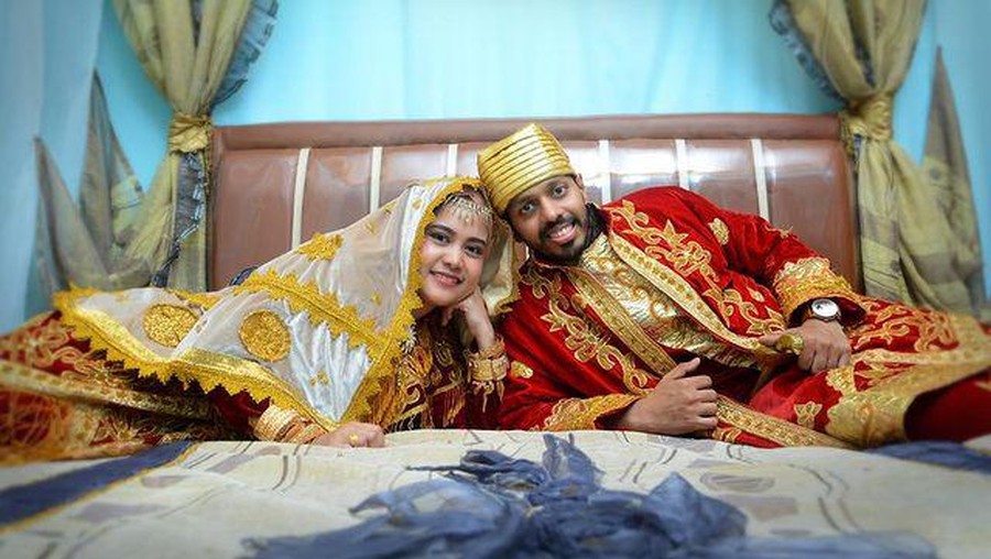 Kehidupan Bahagia Eks Pramugari RI Setelah Menikah dengan Pria India Mila Indah adalah seorang mantan pramugari asal Indonesia yang dinikahi oleh pria India. Yuk intip potret harmonis pernikahannya!