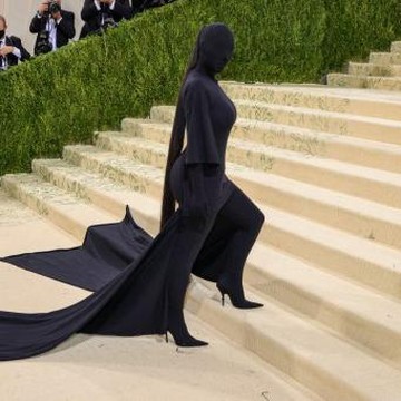 Dari A$AP Rocky yang Berselimutan Sampai Kim Kardashian Berbusana Gelap, Apa Sih Arti dari Tema Met Gala Tahun Ini?