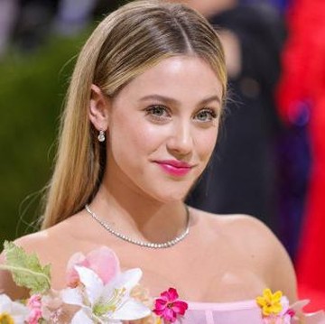 img-title Lili Reinhart Mengaku Merasa Tidak Akan Diundang Met Gala Lagi Pasca Mengkritik Kim Kardashian