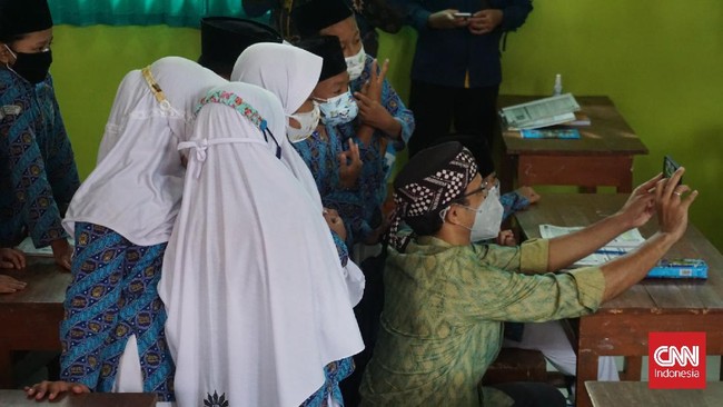 Pemerintah akan membuat aplikasi pro aktif tracing untuk menelusuri temuan kasus Covid-19 di sekolah selama pembelajaran tatap muka (PTM).