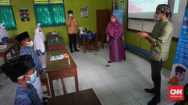 Mendikburistek Nadiem Makarim mengungkapkan alasan menghapus tes membaca, menulis, dan menghitung (calistung) di tingkat SD atau MI.