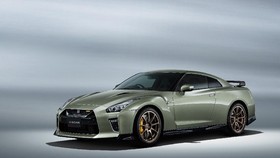 2 Nissan GT-R Edisi Spesial Meluncur, Cuma 100 Unit